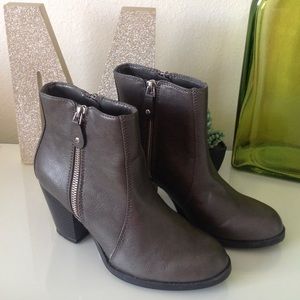 Vera Wang booties